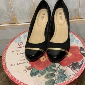 Avon Black and Gold Heels